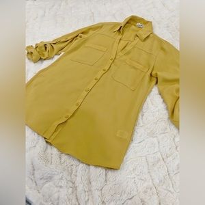 Gently worn button down Express Portofino lightweight mustard colored worktop